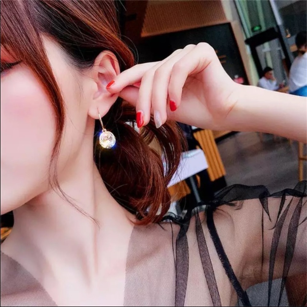 Boho round crystal clear gold earrings - Picture 3 of 11